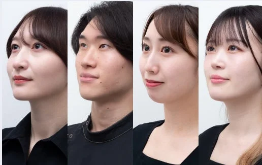 4人の人物が横顔で写っているポートレート