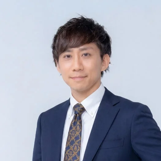 男性ビジネスマン、スーツ、笑顔、ポートレート、アジア人、正面、専門家、真面目、プロフェッショナル