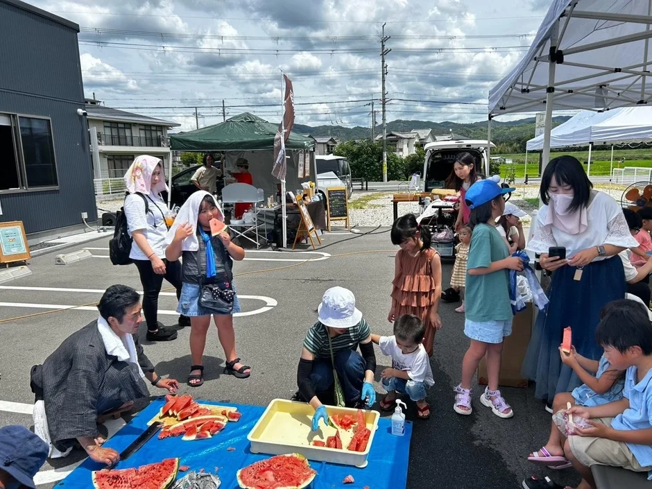 イベント、夏、スイカ割り、スイカ、子供、家族、屋外