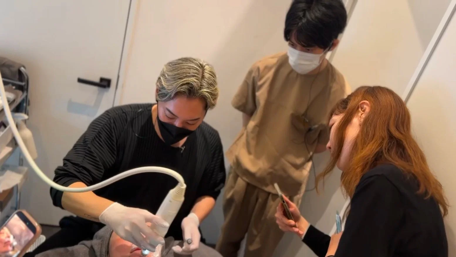 美容施術中の様子
