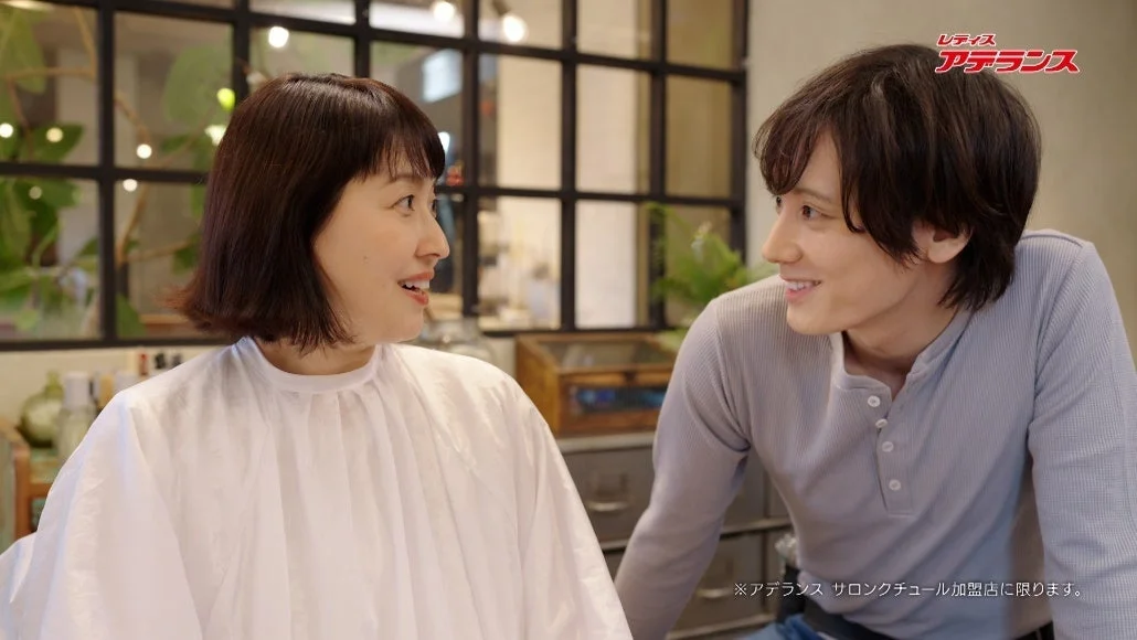 ヘアサロンでの会話シーン