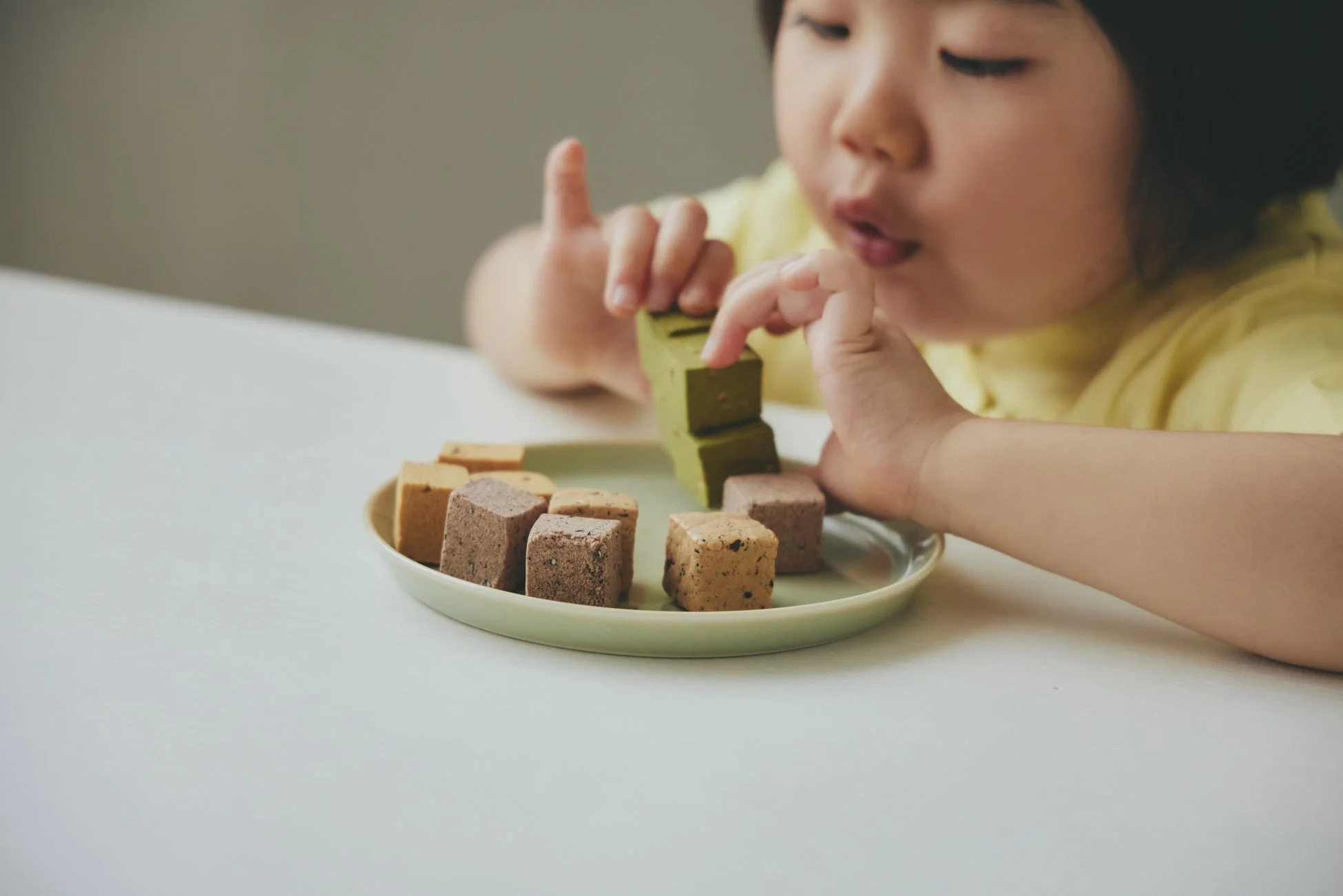 子供とキューブ
