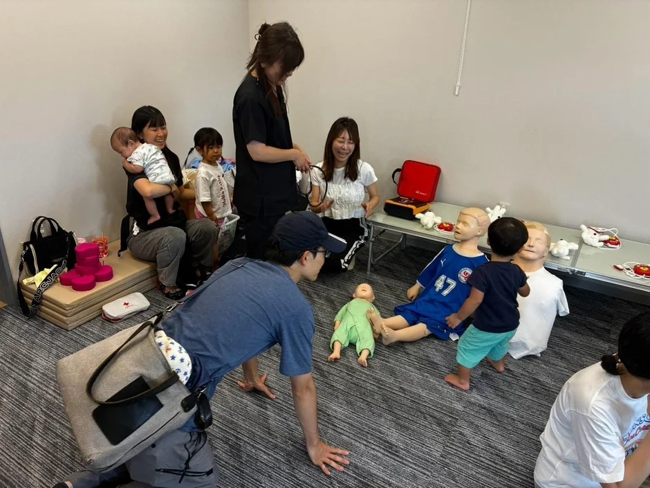 応急処置、CPRトレーニング、家族、子供、マネキン